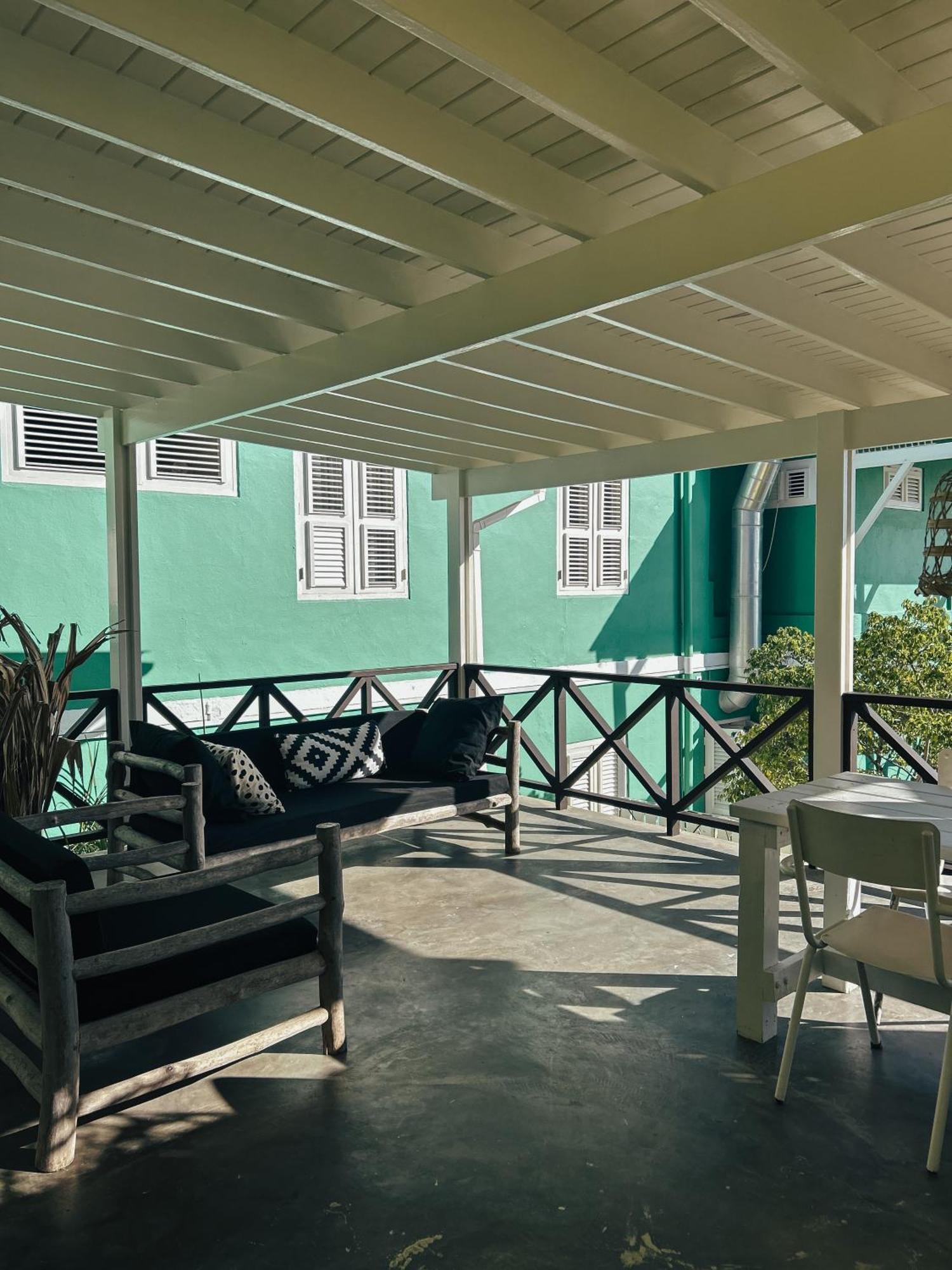 Bijblauw Hotel Вилемстад Екстериор снимка